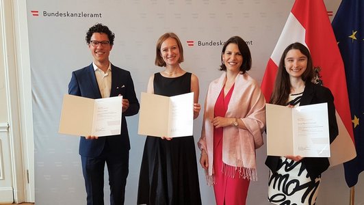 Bundesministerin Edtstadler verlieh drei Stipendien für das College of Europe an österreichische Studierende