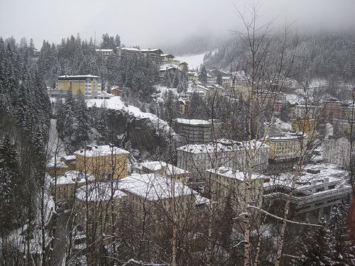 Blick auf das winterliche Bad Gastein. 
