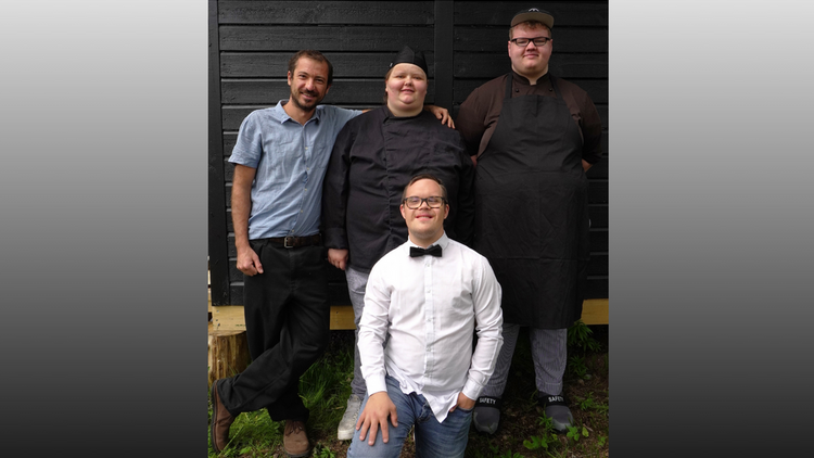 Gruppenfoto mit vier Personen