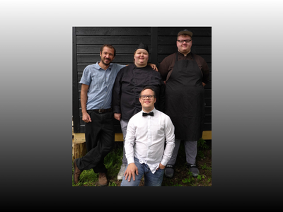Gruppenfoto mit vier Personen