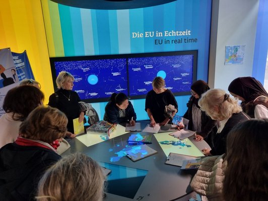 Teilnehmende bei der Erlebnis Europa Ausstellung