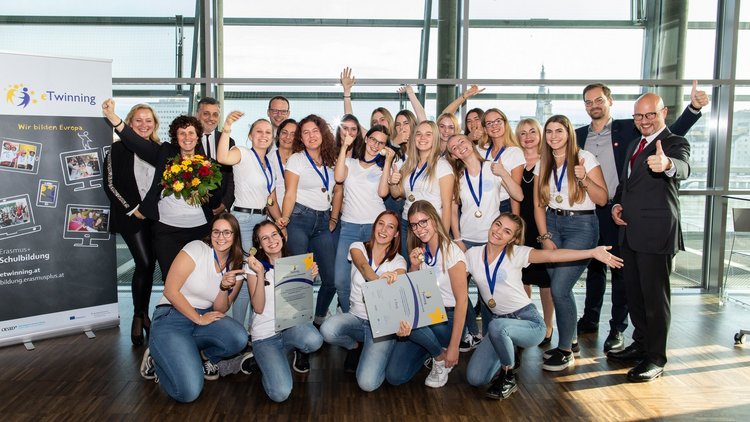 Gruppe an Menschen bei eTwinning