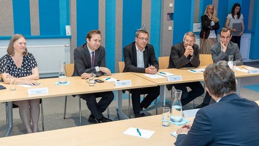 Education and Science Minister Martin Polaschek visits the OeAD