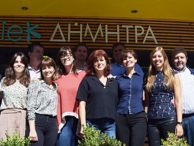 Mitwirkende der Initiative "SCOPE" stehen gesammelt und blicken in die Kamera