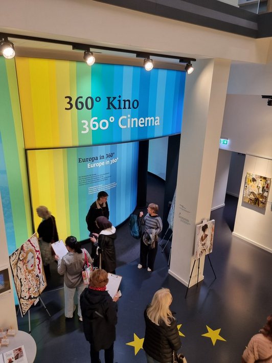 Teilnehmende bei der Erlebnis Europa Ausstellung