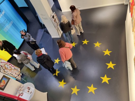 Teilnehmende bei der Erlebnis Europa Ausstellung