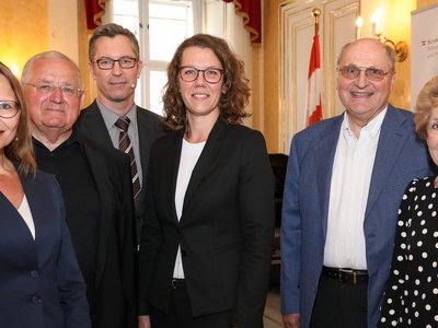 Group photo with Beatrix Karl, Sigurd Höllinger, Elmar Pichl, Iris Rauskala, Christoph Badelt and Eva Werner