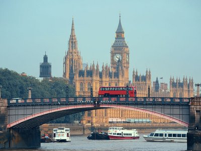 London Tower Bridge, roter Bus, Big Ben