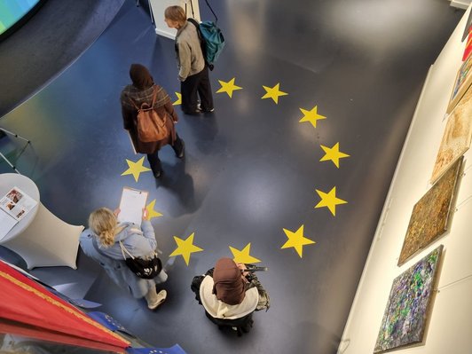 Teilnehmende bei der Erlebnis Europa Ausstellung