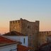 Abenddämmerung über den Dächern Portugals.