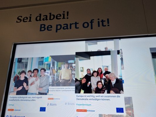 Teilnehmende bei der Erlebnis Europa Ausstellung