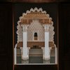 Blick durch ein orientalisches Fenster.