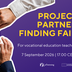 Man sieht vier Hände, die Puzzlestücke zusammenfügen. Der Hintergrund ist lila. In gelber Schrift steht "Project Partner Finding Fair"