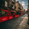 Blick auf die Temple Bar in Dublin. Der Alternativtext wird in Kürze eingefügt