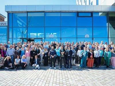 Gemeinschaftsfoto der Teilnehmenden am RAY Triangular Summit