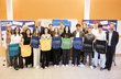 Auftakt zu den #ErasmusDays am 2. Oktober an der Mittelschule Singrienergasse im 12. Wiener Gemeindebezirk: Im Bild Schülerinnen, Schüler und Lehrpersonal sowie Ursula Panuschka (OeAD, Bereichsleiterin Erasmus+ Schulbildung), Patrick Lobis (Leiter der Vertretung der Europäischen Kommission in Österreich), Schuldirektorin Mihaela Savanovic und OeAD-Geschäftsführer Jakob Calice. 